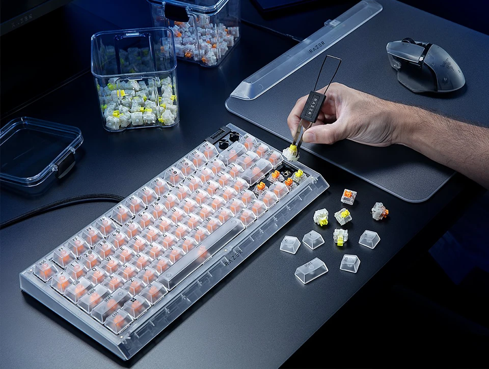 کیبورد بی سیم مکانیکال گیمینگ ریزر RAZER BlackWidow V4 75% Phantom White ED Orange SW
